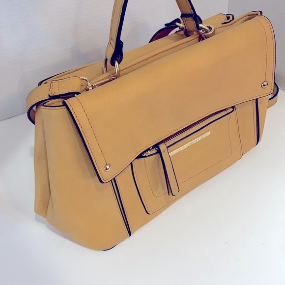 Steve Madden | Yellow Multifunctional Leather Adjustable Bag | Crossbody & Carry - Picture 12 of 12
